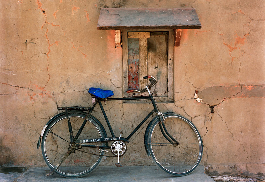 02_sony.cycle.window.color.rajasthan.india.jpg